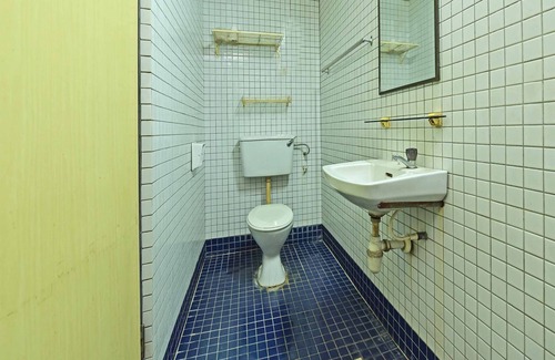 Central District Hotel | Super OYO 90599 Villa De Rose