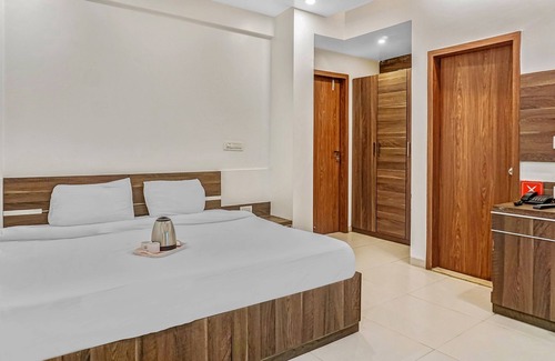 Pune Hotel | Super OYO Townhouse 749 The Upper Room