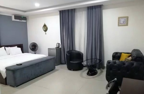 Lagos Cabina | Super Powered Mansion 24hr AC & Power