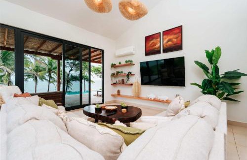 Pedasi Villa | Super Private Beachfront 3BR Villa & Infinity Pool