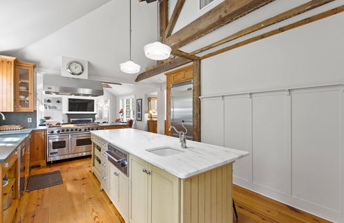 Dorset Casa | Super Private Estate w/ Guest Cottage Near Center