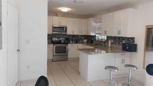 Westgate Casa | Super Room 5 minutes from PBI Airport