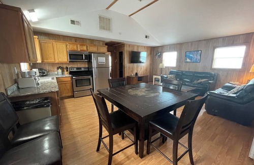 Venice Alquiler De Eote | Beautiful Super Strike houseboat-2 BR/1.5 BA in Cypress Cove Marina-6 beds