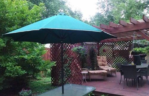Des Moines Apartamento | Super Sweet 1 Queen/private bath/laundry close to I-235 and all hospitals