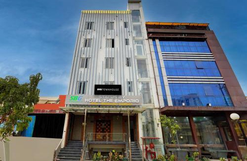 Vasundhara Hotel | Super Townhouse Status By Sbg Near Anand Vihar Vaishali Metro Station