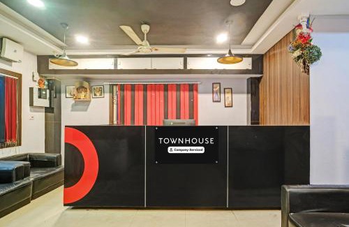 Sualkuchi Hotel | Super Townhouse Zoo Road Near Guwahati Central formerly IR Luxuria