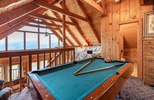 Gatlinburg - Pigeon Forge Casa | Super View,Smoky Mtn Log Cabin,Pool Table,Hot Tub
