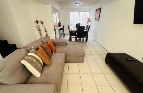 Querétaro Casa | Super zona comercial y cerca de todo