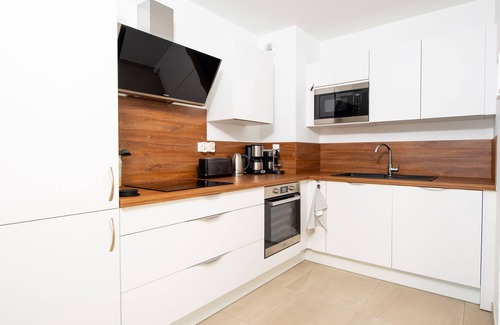 La Madeleine Apartamento | Superb 2 bed 2 bath apartment with sea views in Nice