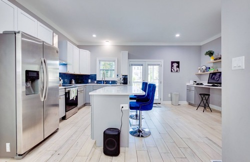 Church Hill Casa | Superb 3BR W/Balcony Near Capitol Center