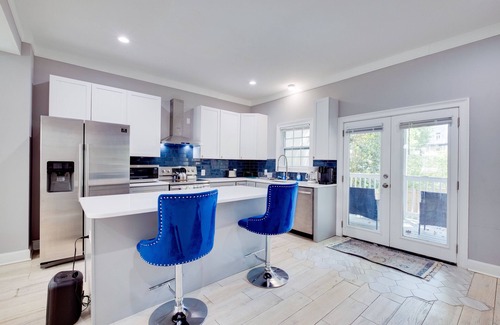 Church Hill Casa | Superb 3BR W/Balcony Near Capitol Center