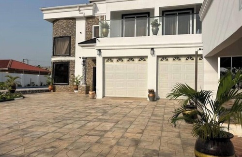 Kweiman Casa | Superb 4-bedroom house in Accra with AC and Swimming Pool