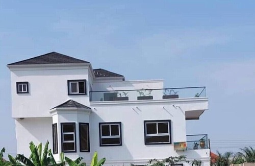 Kweiman Casa | Superb 4-bedroom house in Accra with AC and Swimming Pool