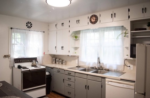Goshen Otro | Superb 5-bedroom farmhouse in Goshen with WiFi, AC