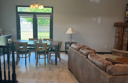 Big Lake Casa | Superb 5-bedroom house in Big Lake in friendly, safe neighborhood.