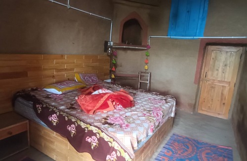 Seetla Otro | Superb 6-bedroom farmhouse in Mukteshwar with fitness room, WiFi