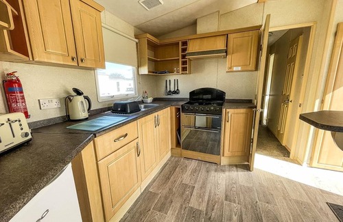 Louth Casa | Superb 6 berth caravan at Sunnydale Holiday Park ref 35079A
