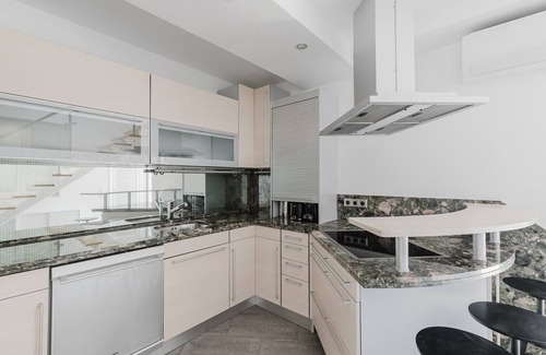 Roßau Casa | Superb Alsergrund 4BR w/ Elevator, Open Plan, by Blueground