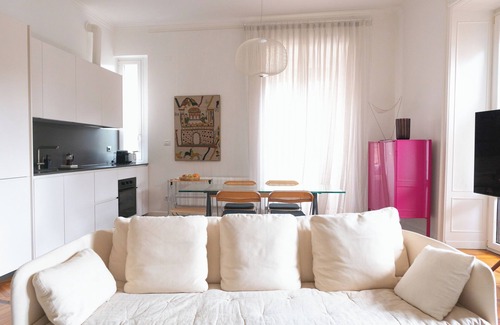 Central Station Apartamento | Superb and Charming apartment in central Milan with piazza views.
