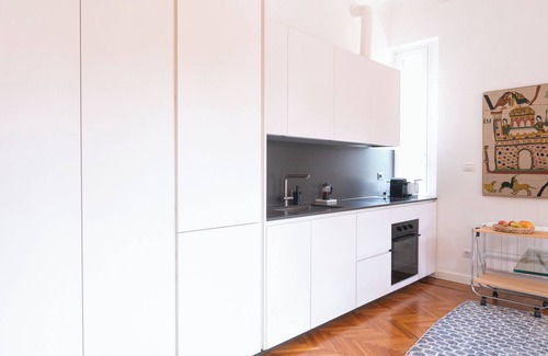 Central Station Apartamento | Superb and Charming apartment in central Milan with piazza views.