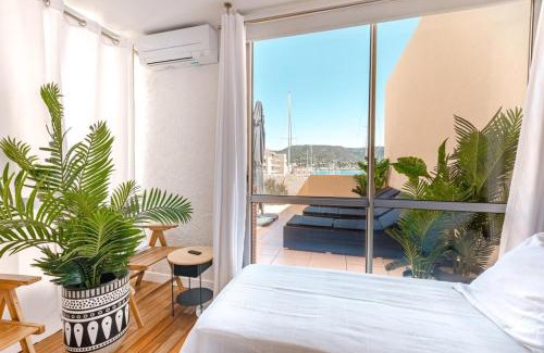La Faviere Apartamento | Superb apartment on the port of Favière