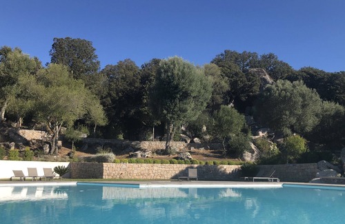 Porto-Vecchio Apartamento | Nuevo apartamento con terraza y jardín privado en área protegida con piscina y 2 canchas de tenis
