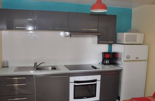 Dampierre Apartamento | Magnífico apartamento con jardín y piscina privada, cerca del mar.