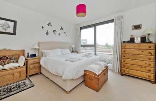 East Putney Apartamento | Superb apartment with terrace near the river in Putney by UnderTheDoormat
