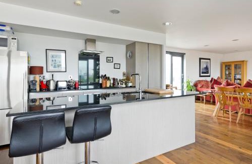 East Putney Apartamento | Superb apartment with terrace near the river in Putney by UnderTheDoormat