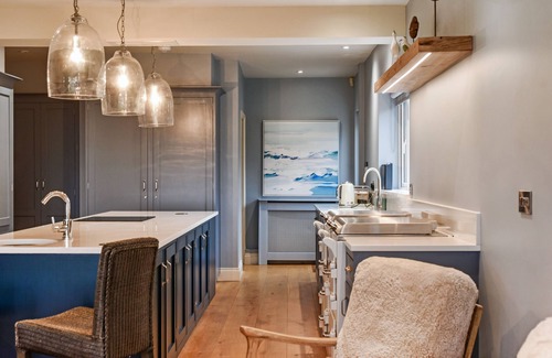 Middleton-on-Sea Casa | Superb beach house with beautiful garden with hot tub and private beach access