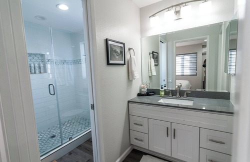 Peninsula Casa | Magnífica casa de playa: 2 King Suites 2. 5 baños Pasos para la playa Capacidad para 6 juguetes Incluye