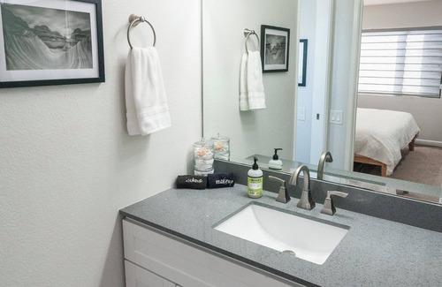 Peninsula Casa | Magnífica casa de playa: 2 King Suites 2. 5 baños Pasos para la playa Capacidad para 6 juguetes Incluye