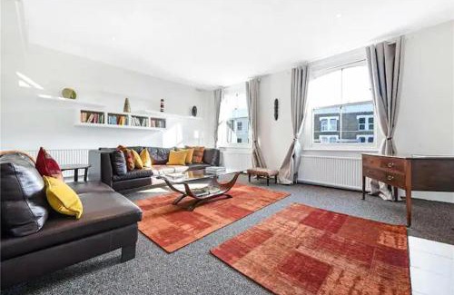 Askew Apartamento | Superb bright Contemporary Apartment