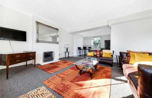 Askew Apartamento | Superb bright Contemporary Apartment