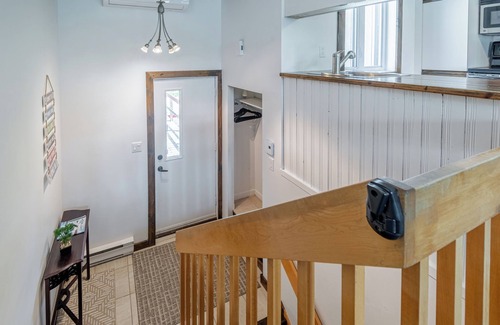 Stoneham Apartamento | Superb condo facing Stoneham ski slopes!