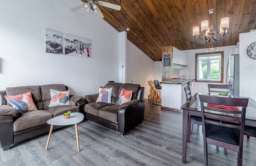 Stoneham Apartamento | Superb condo facing Stoneham ski slopes!