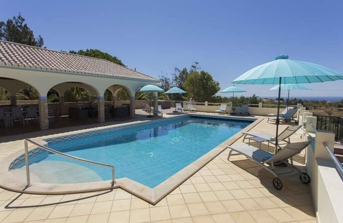 Lagoa e Carvoeiro Villa | Superb Carvoeiro Villa | Quinta dos Loendros | 10 Bedrooms | Pool Table | Perfect for Large Groups