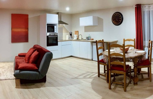 Gignac Apartamento | Superb cocoon with balneotherapy bath in the room in south of France