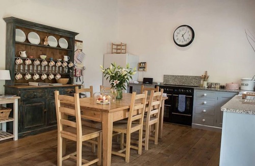 Ottery St Mary Casa | Desde £ 28 pppn. Un magnífico granero independiente clasificado conversión de granero cerca del campo y la costa