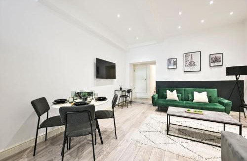 Ealing Apartamento | Superb Ealing Broadway Apartment- Steps to Tube & City Attractions
