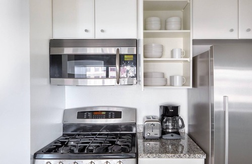 Union Square Apartamento | Superb Flatiron 1BR w/ Gym, Elevator & Doorman, nr Trains, by Blueground