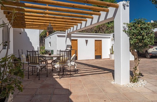 Calahonda Villa | MAGNÍFICA VILLA ESTILO IBICENCO CUALQUIER COMODIDAD -600M PLAYA Y COMERCIOS-