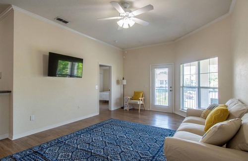 Southside Condominio | Superb Location Luxury Amenities