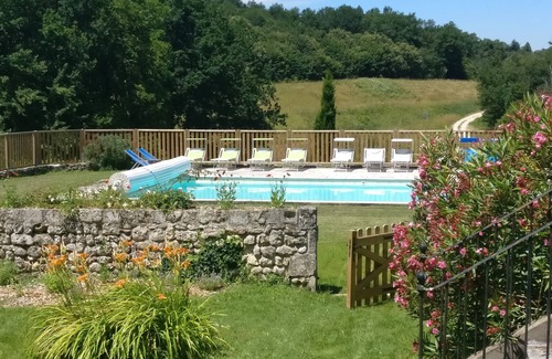 Soyaux Apartamento | Superb manor house apartment with garden and swimming pool