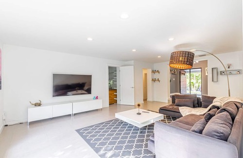 Miami Shores Villa | Superb Modern Villa w/ Mini Golf+ Heated Pool+BBQ Grill