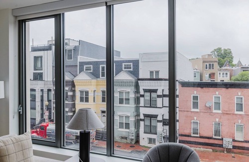 Truxton Circle Apartamento | Superb NoMa 1BR w/ Pool, Gym, EV Charging & Rooftop