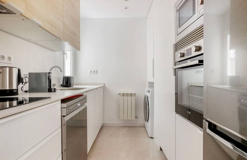 Pacifico Apartamento | Superb Pacífico 3BR w/ Elev & Doorman, nr Park & Metro, by Blueground