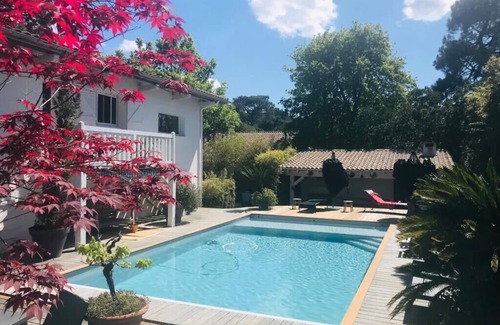 Pyla-sur-Mer Villa | Encantadora villa con piscina climatizada rodeada de un jardín, playa cerca