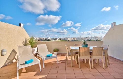 San Pawl tat-Targa Apartamento | Superb Penthouse with City Views & Terrace