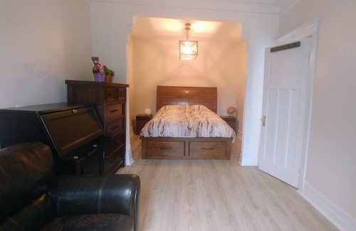 Verdun Casa | Superb renovated apartment near the metro and the river o
